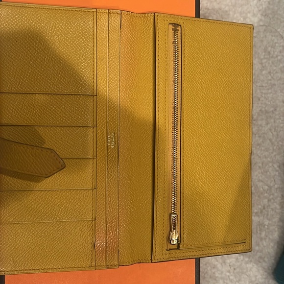 Hermes Auth wallet in Mustard yellow - Picture 3 of 7